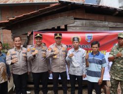 Empat Warga Karang Endah Terima Program Bedah Rumah, Kolaborasi Pemkab Lahat dan Polres Lahat