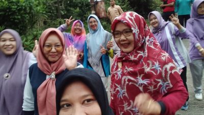 Jumat Sehat, Siswa SMAN 1 Pulau Pinang Jalan Santai Susuri Perkampungan Desa Jati