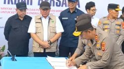 Kapolda Sumsel Hadiri Apel Ikrar Bersama dan Peresmian Tata Kelola Sumur Minyak Masyarakat di Lahat
