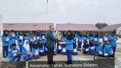 144 Siswa Kelas VII SMP Negeri 8 Lahat Terima Bantuan Buku Tulis dari Bupati dan Wakil Bupati Lahat