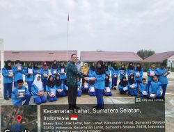 144 Siswa Kelas VII SMP Negeri 8 Lahat Terima Bantuan Buku Tulis dari Bupati dan Wakil Bupati Lahat