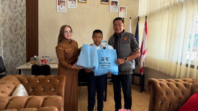 Sat Intelkam Polres Lahat Salurkan Kursi Roda dan Perlengkapan Sekolah Melalui Program GEBRAKAN