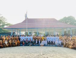 Upacara Bendera Senin Pagi di SMAN 2 Lahat Diwarnai Serah Terima Medali dan Apresiasi Siswa Berprestasi