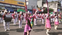 Drumband SMPN 5 Lahat Tampil Memukau di Pawai Karnaval HUT RI ke-81