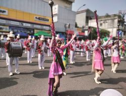 Drumband SMPN 5 Lahat Tampil Memukau di Pawai Karnaval HUT RI ke-81