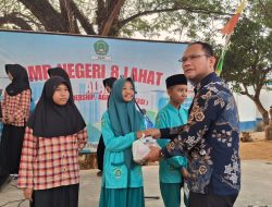 SMPN 8 Lahat Gelar Jumat Berbagi, Salurkan 150 Paket Sembako