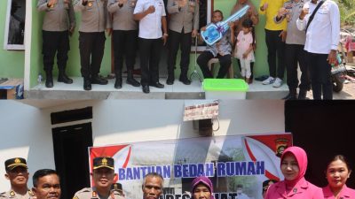 Kapolres Lahat Serahkan Bantuan Bedah Rumah kepada Dua Warga