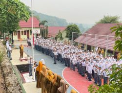 Upacara Bendera SMAN 1 Pulau Pinang Tekankan Pentingnya Disiplin Diri dan Pengelolaan Waktu