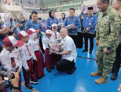 Kabar Gembira! Wali Kota Lubuklinggau Bagikan 9.073 Seragam Gratis untuk Murid Baru SD dan SMP